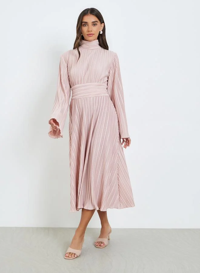 ستايلي فستان ميدي بأكمام جرس وكسرات